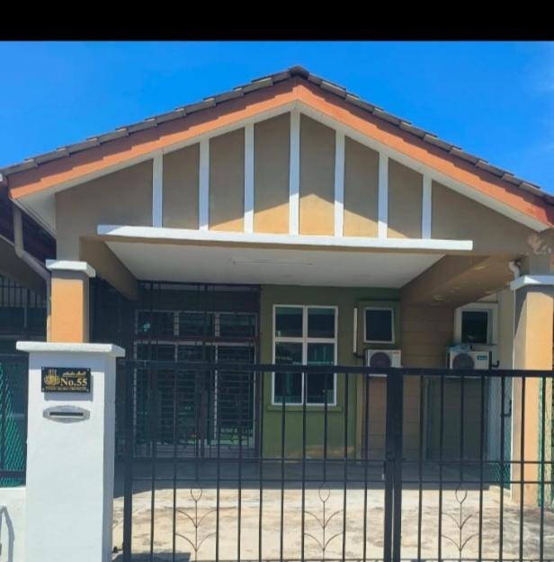 Irdina Homestay Formuslims - 창룬 외부 사진